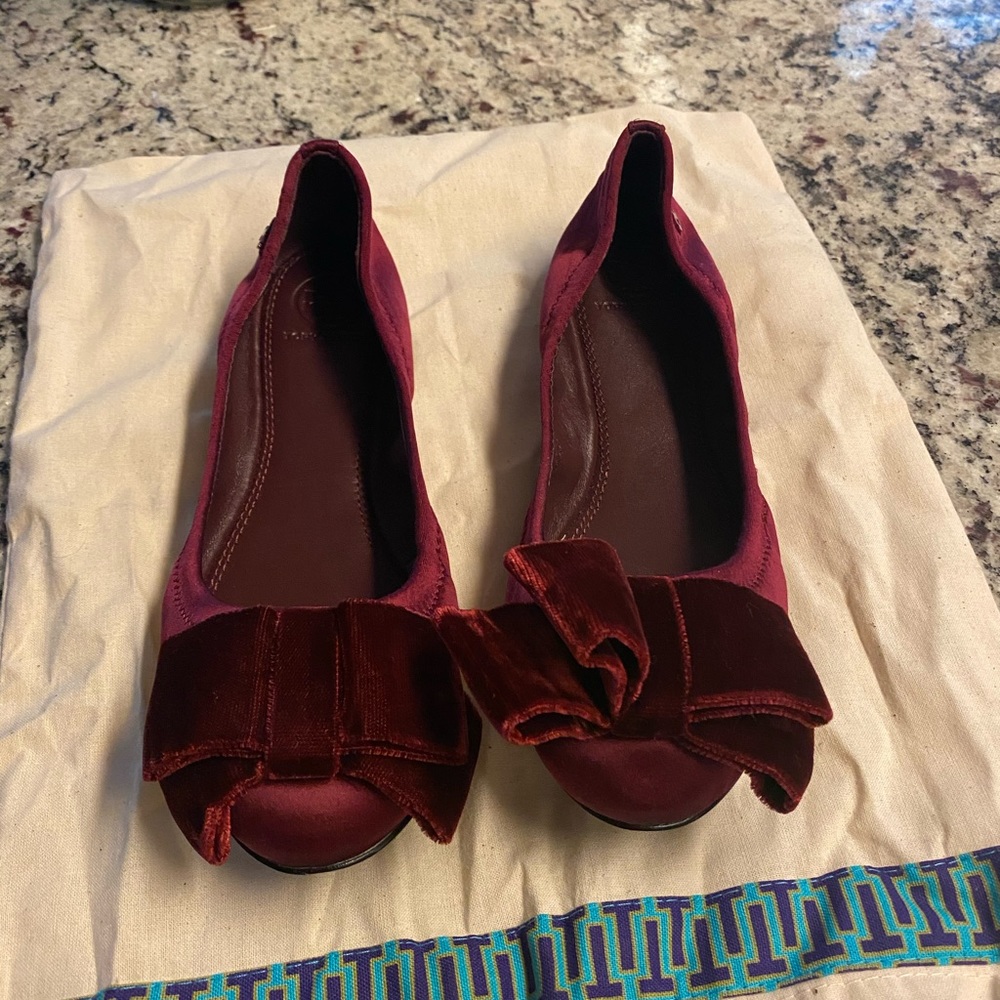 Authentic Tory Burch Flats.